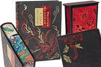 Мифы и легенды Японии с фактурным ярким драконом и красивым футляром с японской жакардовой тканью. Ручная роспись обрезов. Дизайн Libourge.