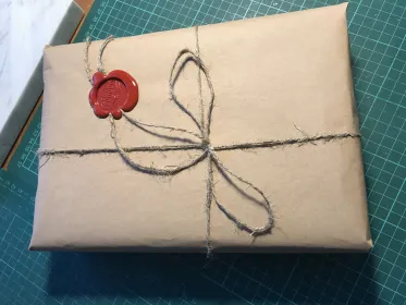 Подарочная упаковка с печатью мастерской