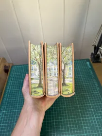 Ручная художественная роспись обрезов книги War and Peace